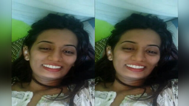 Sexy desi Gf Showing Her boobs On Video Call