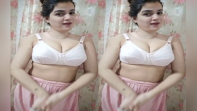 Beautiful Desi Girl Showing Full Naked Body Front of Camera