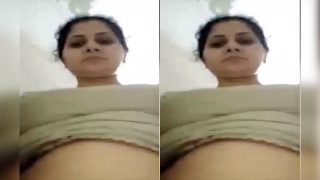Pakistani Milf wife naked pussy show