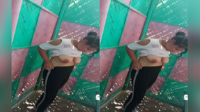 GF enjoying outdoor pussy fingering by lover