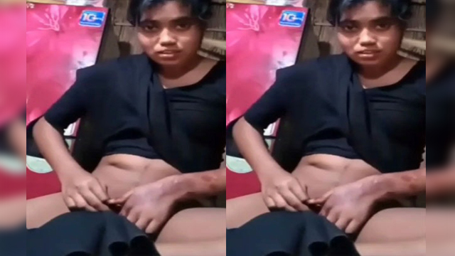Bangladeshi Muslim Girl Showing Her Pussy