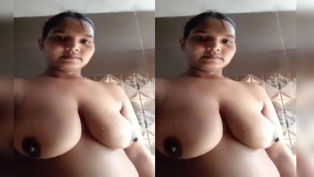 Desi Bhabhi Record Her Nude Selfie
