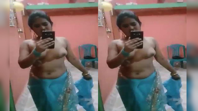 Sexy Desi Girl Removing Saree And Showing For Lover