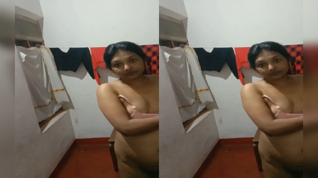 Sexy Mallu Bahbhi Shows Her Milky Boobs and Pussy Part2