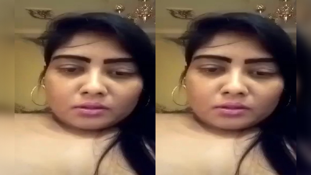 Bangladeshi Unsatisfied Bhabi Showing Asshole For Lover With BanglaTalk