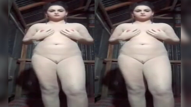 Village bhabi Showing boobs