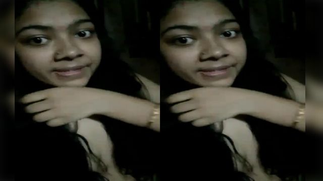Bangladesi girl showing boobs