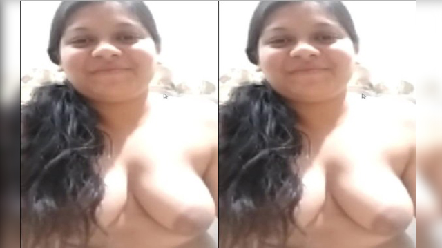 Desi girl Shows her Nude Body on VC