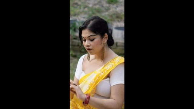 Bangladeshi Sexy Girl Showing