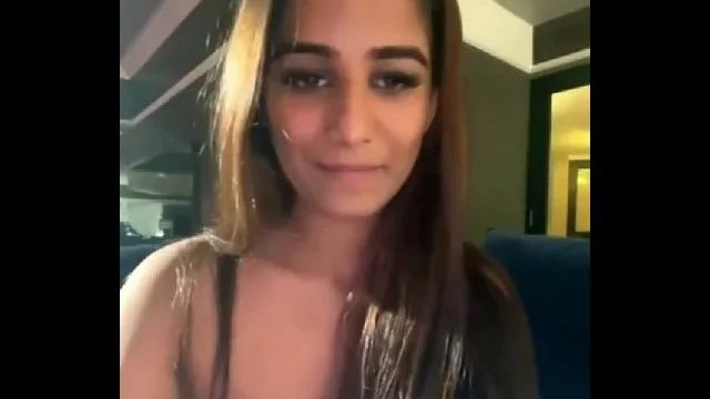 POONAM PANDEY SEDUCTRESS LATEST VIP LIVE SEXY