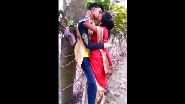 Desi Village Bhabhi Enjoying with Young Lover Outdoor