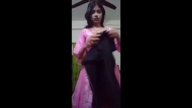 Desi cute slim girl showing