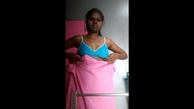 Tamil Girl Shows Her Boobs