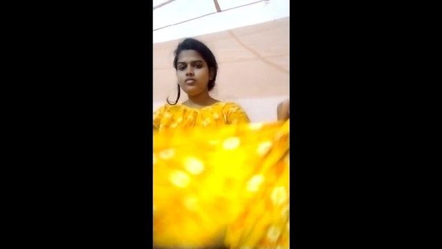 Sexy Indian Girl Strip her Cloths and Shows Boobs and Pussy