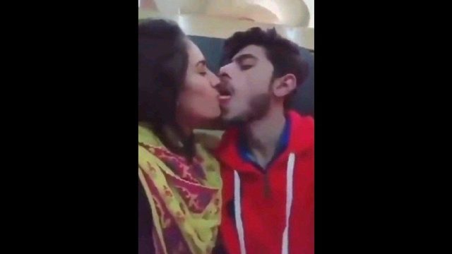 Sexy Karachi Babe Kissing & Very Hard Fucking