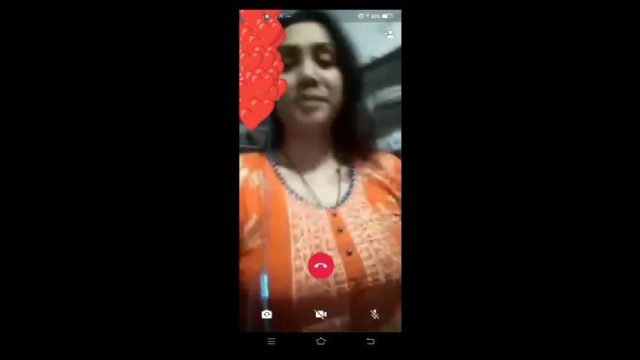 Paki girl showing boobs on video call