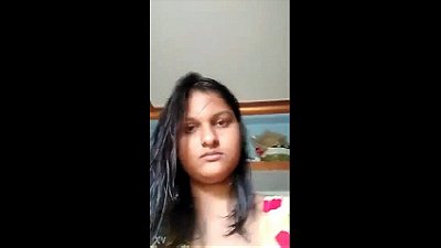 Sexy Desi girl Shows Her Boobs and Pussy