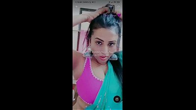 Smiling Girl Performing Erotic Dance on Tip Tip Barsha Pani with Armpits, Cleavage & Navel Show on Tango Live