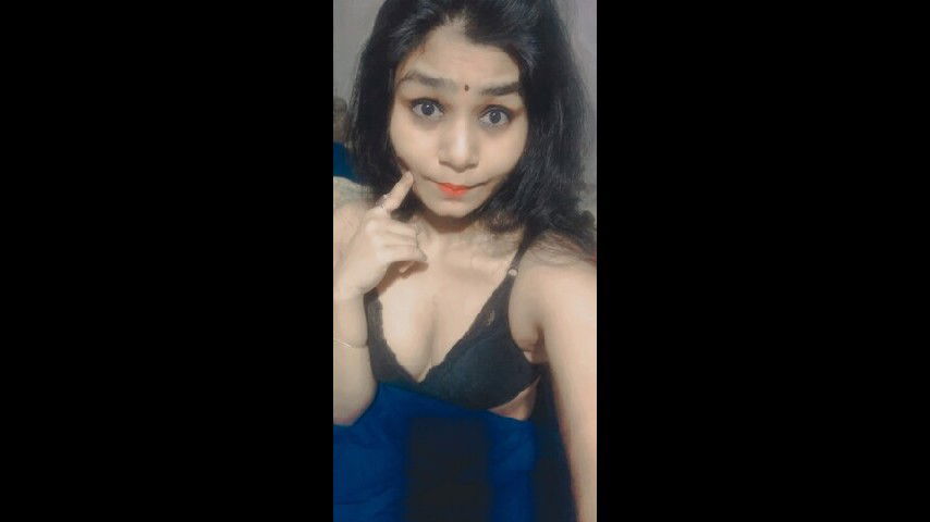 Sexy Indian girl Showing Boobs and Pussy