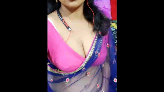 Anushka_21 Webcam Show